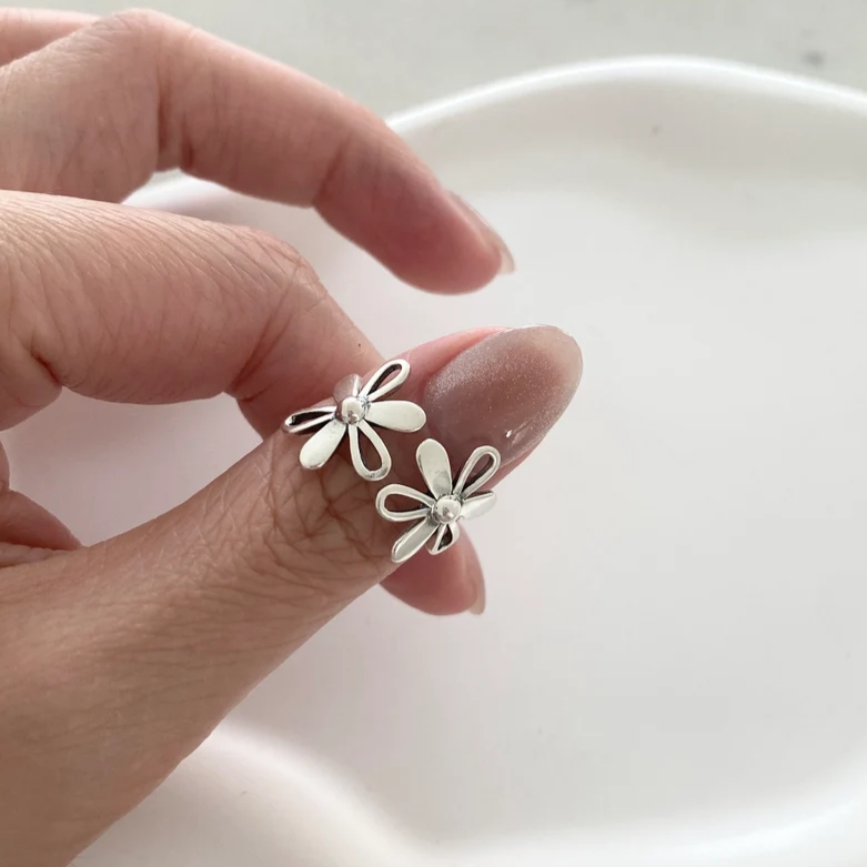 Silver Flower Ring