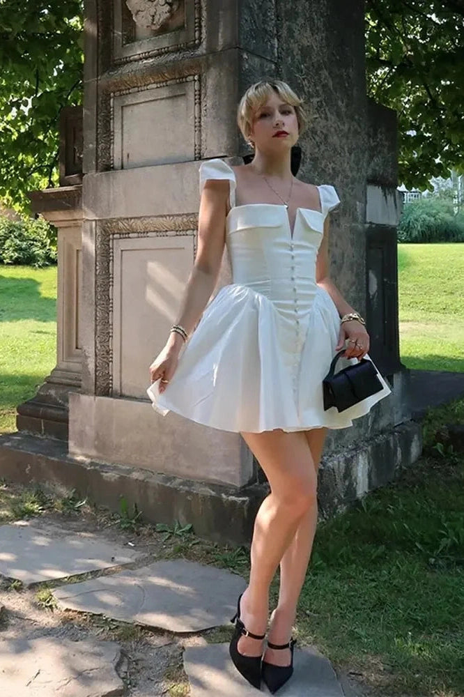 Beautifully Finished Dress in a Timeless Design
