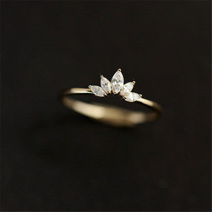 Anillo Exclusivo de Corona de Cristal de Oro