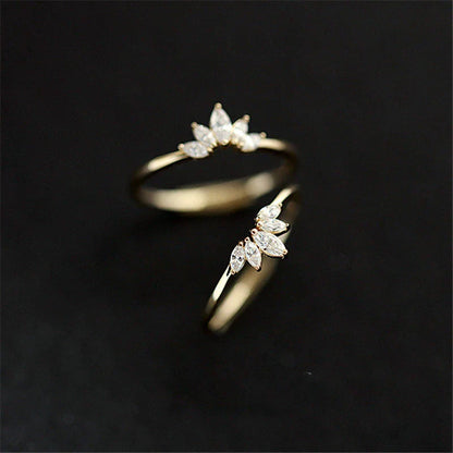 Anillo Exclusivo de Corona de Cristal de Oro