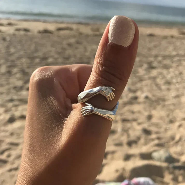 Silver Ring "hug"