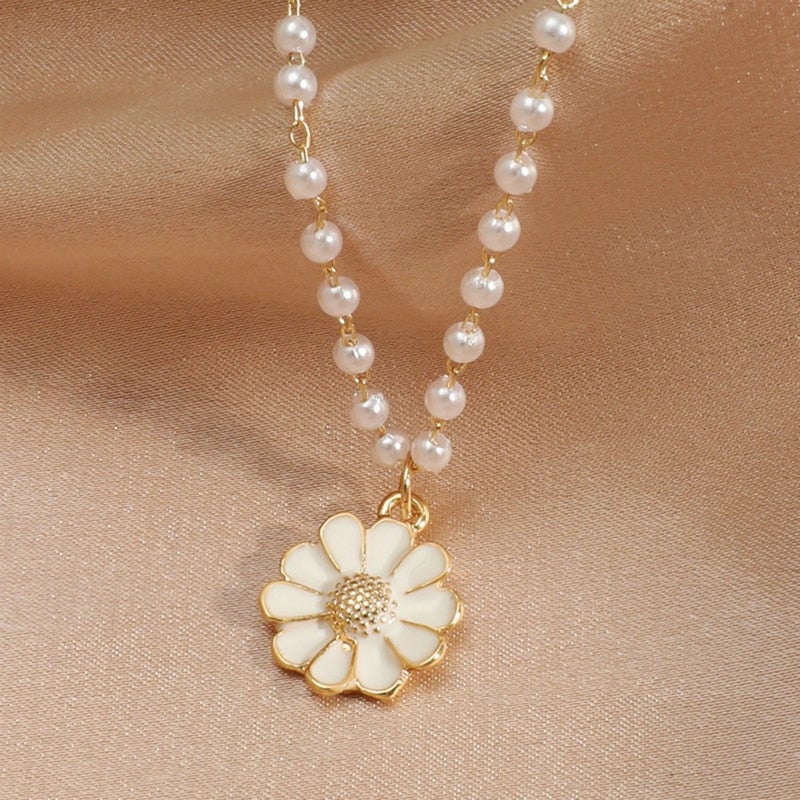Daisy With Pearls Pendant