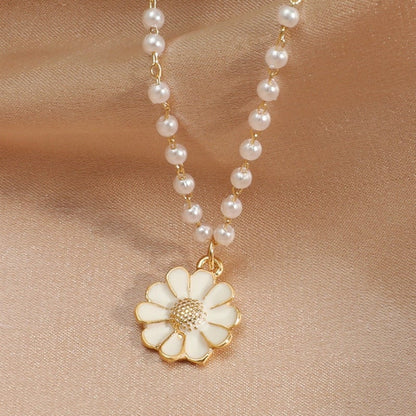Daisy With Pearls Pendant
