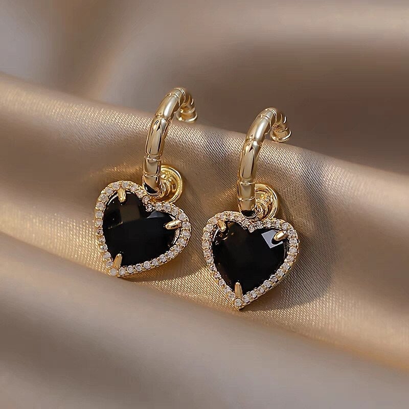 Aretes de Corazón Negro en Oro