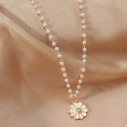 Daisy With Pearls Pendant