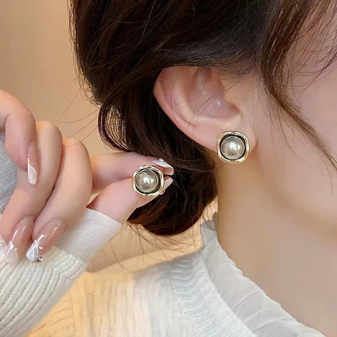 Isabel - Black Pearl Earrings