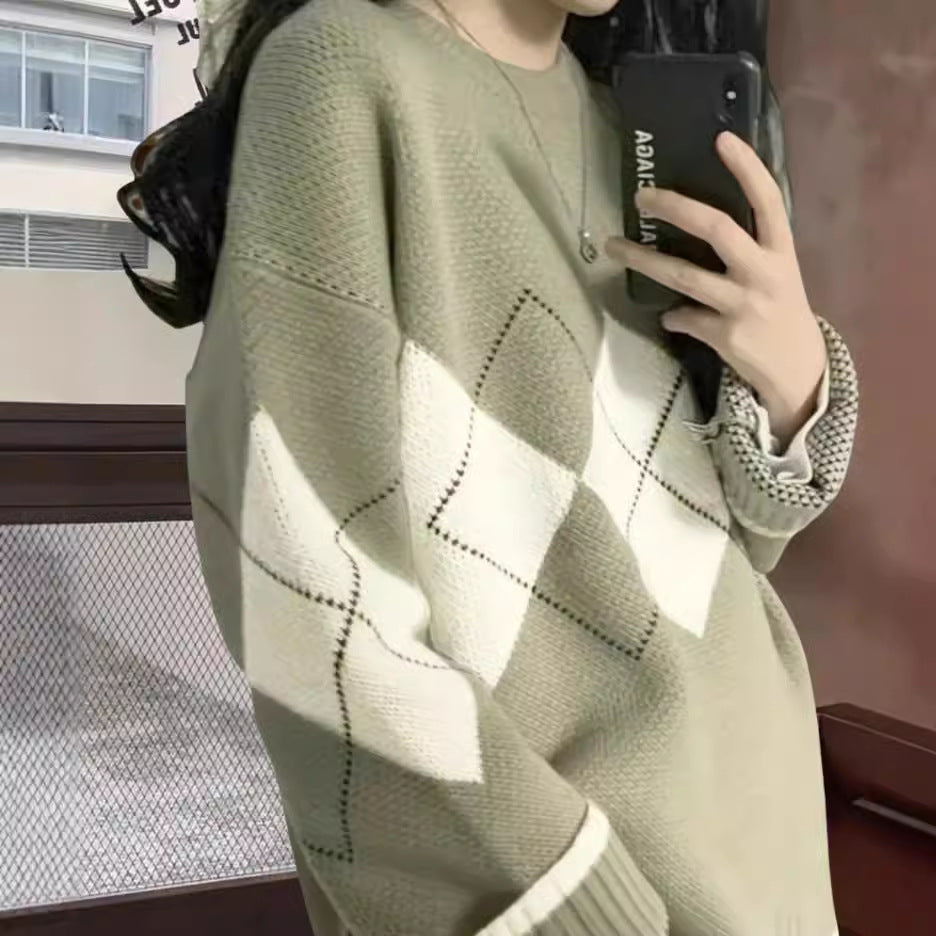 Elegantly Designed Pullover