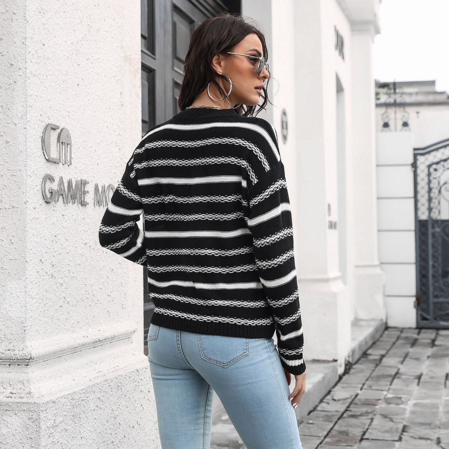 Timeless Vintage Style Pullover