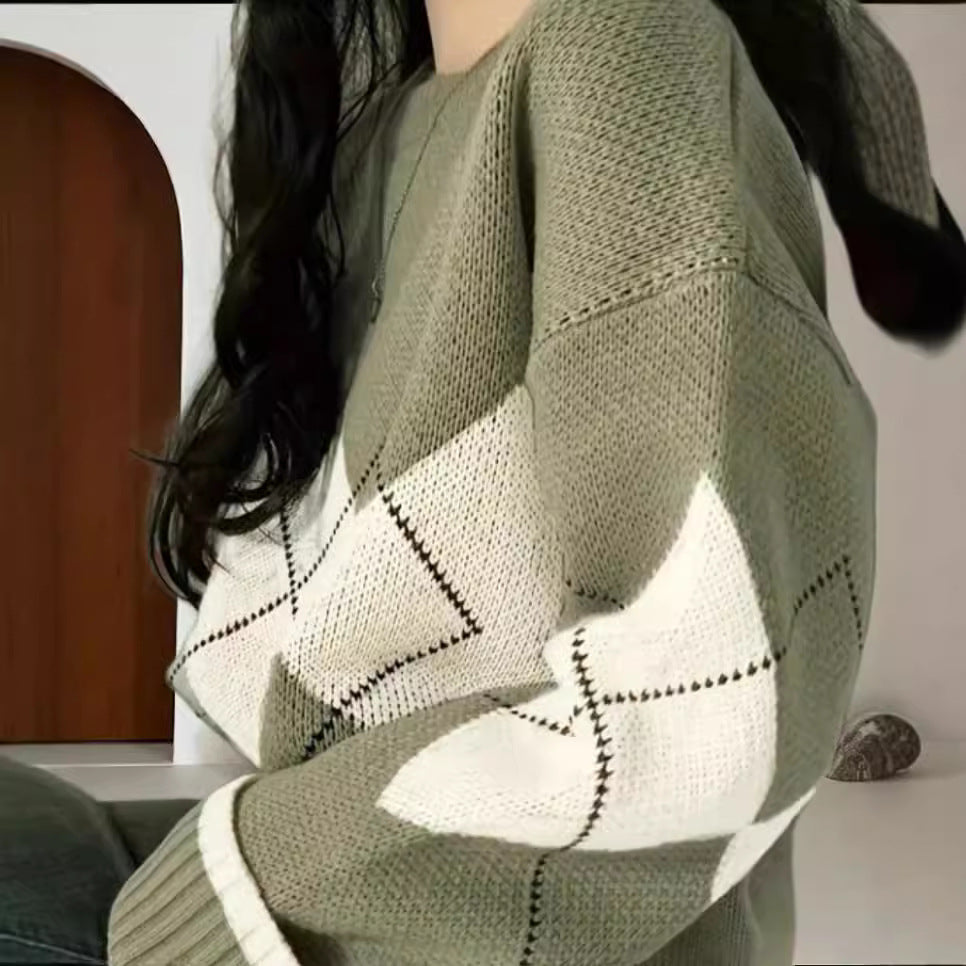 Elegantly Designed Pullover