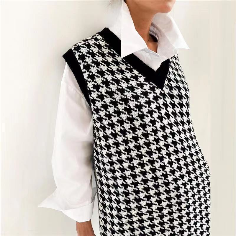 Elegantly Designed Pullover