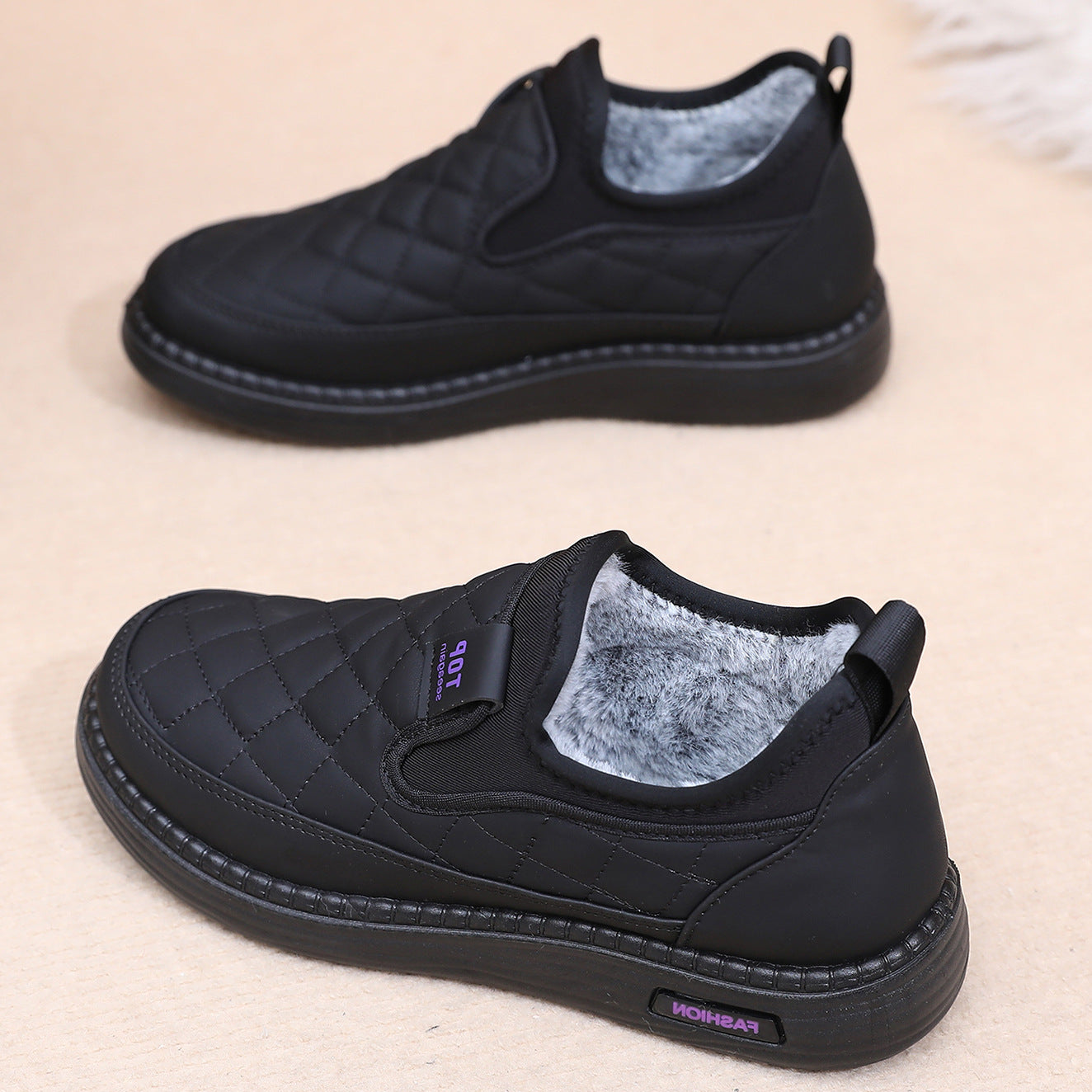 Schwarzlila