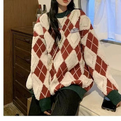 Elegantly Designed Pullover