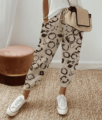 Beige mit Kreisdruck