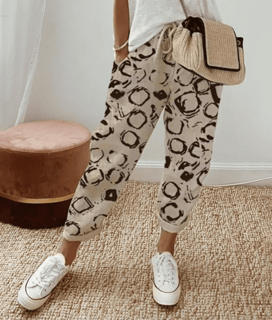 Beige mit Kreisdruck