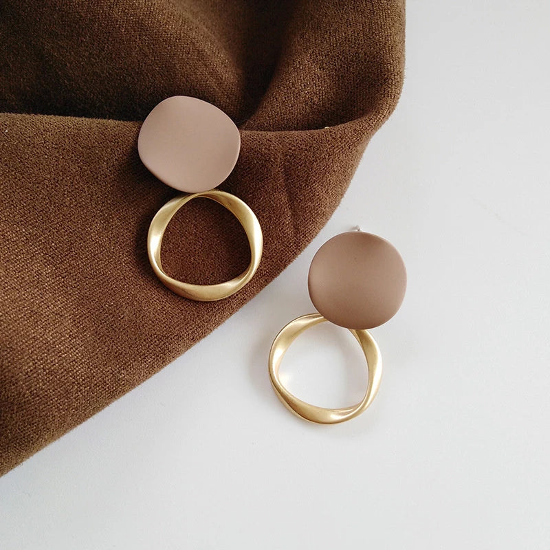 Aretes Minimalistas de Lujo Marrones en Oro