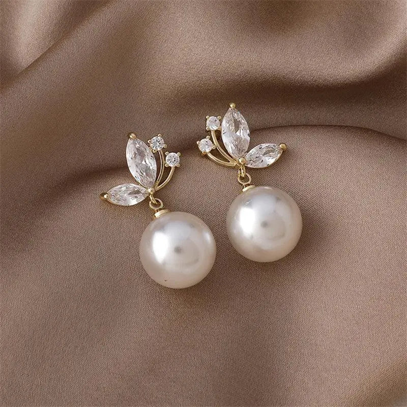 Earrings Exotic Pearls With Gold Crystals