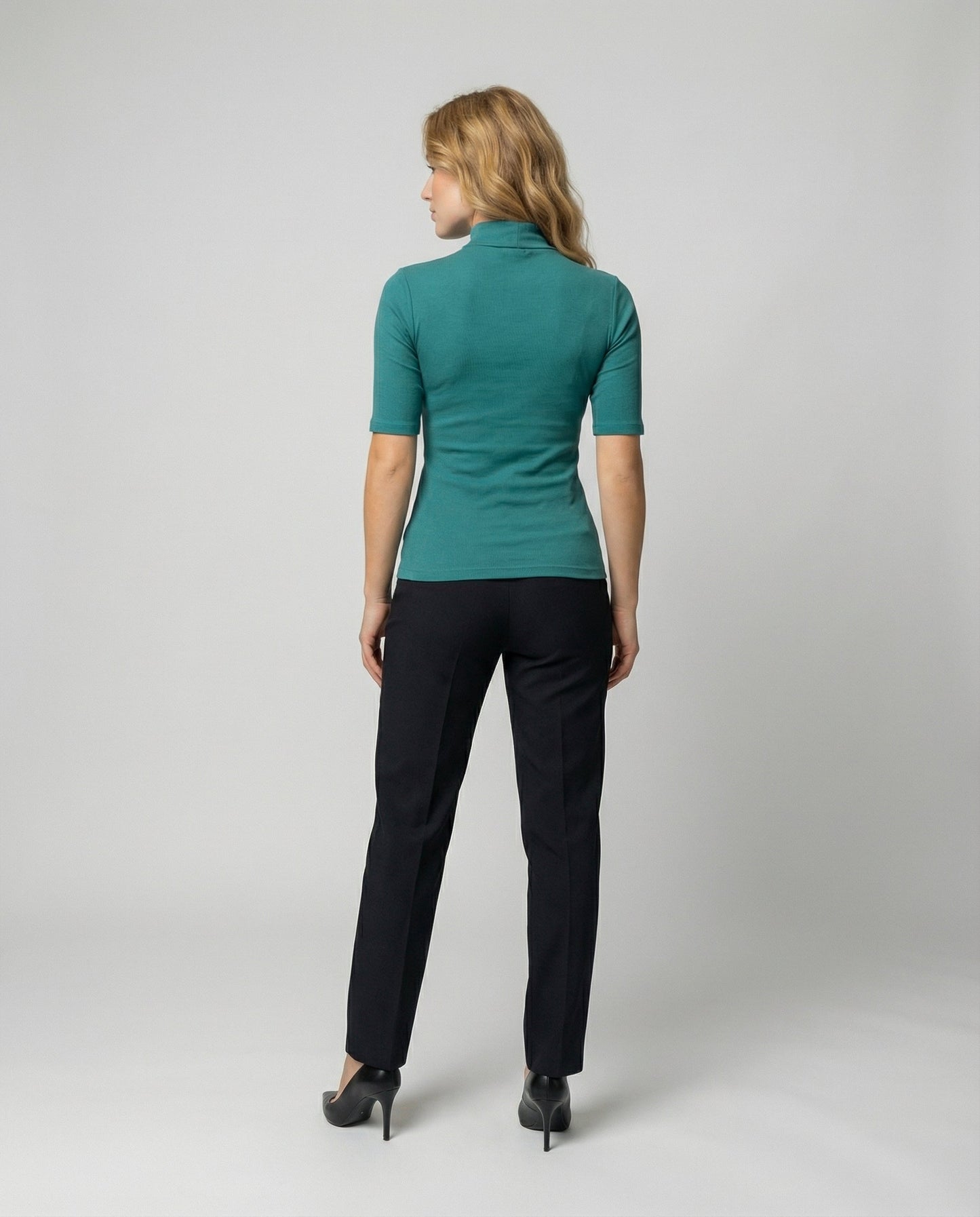 Elegantly Designed Pullover