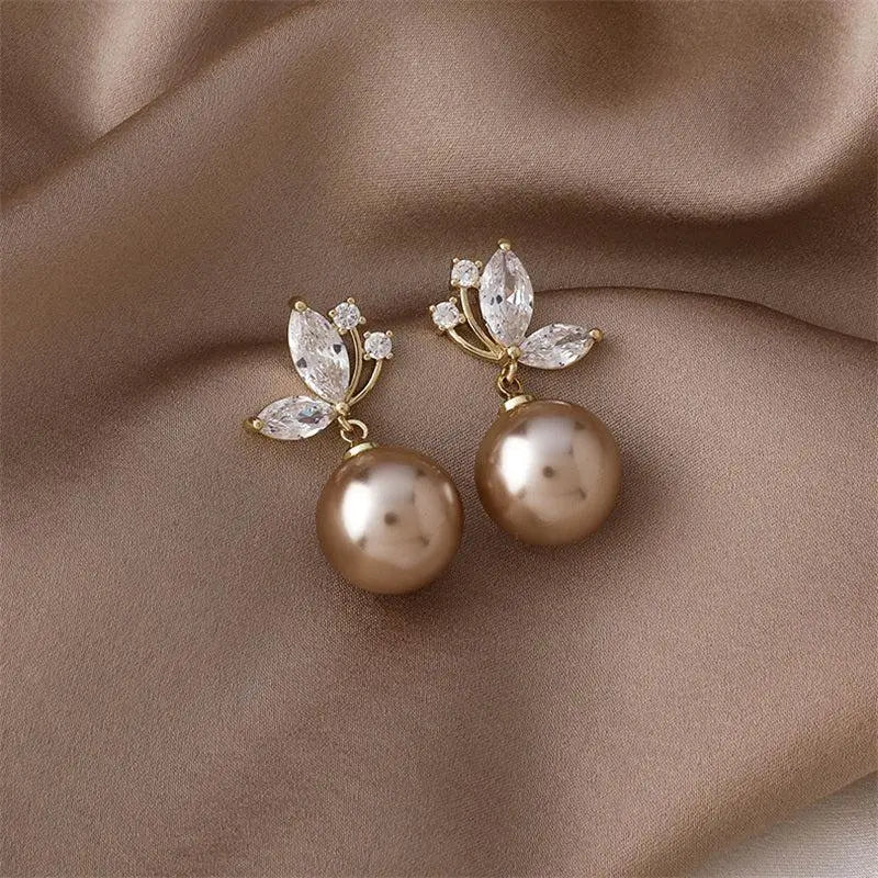 Earrings Exotic Pearls With Gold Crystals