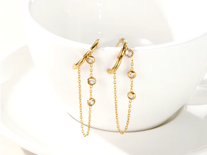 Aretas de Caida Elegante en Oro 18k