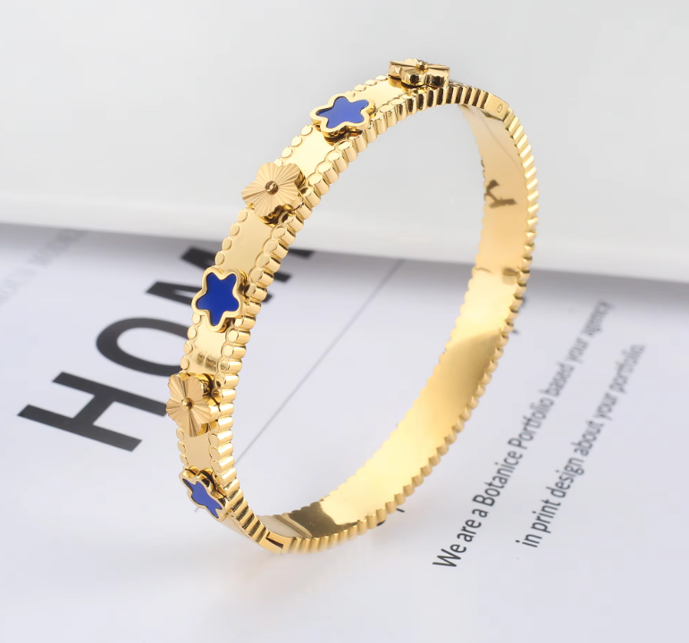 Primera Calidad Brazalete de Flores en Oro 18k