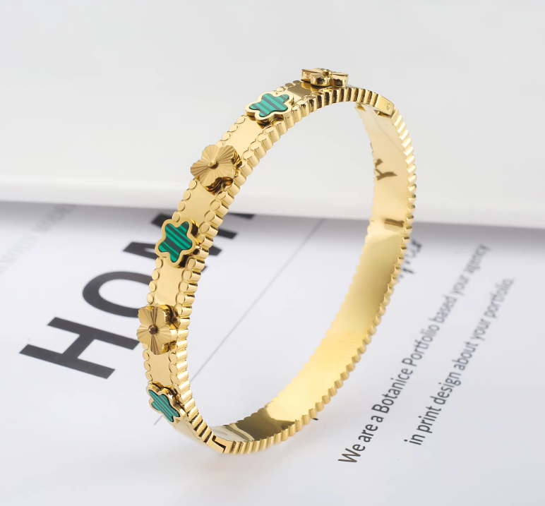 Primera Calidad Brazalete de Flores en Oro 18k