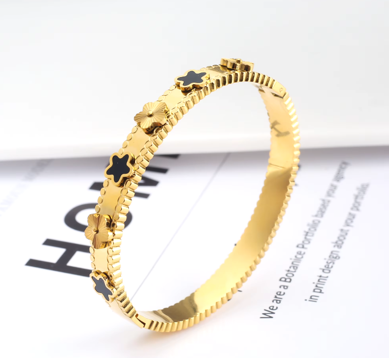 Primera Calidad Brazalete de Flores en Oro 18k