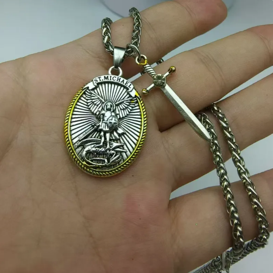 ’s Decorative Necklace