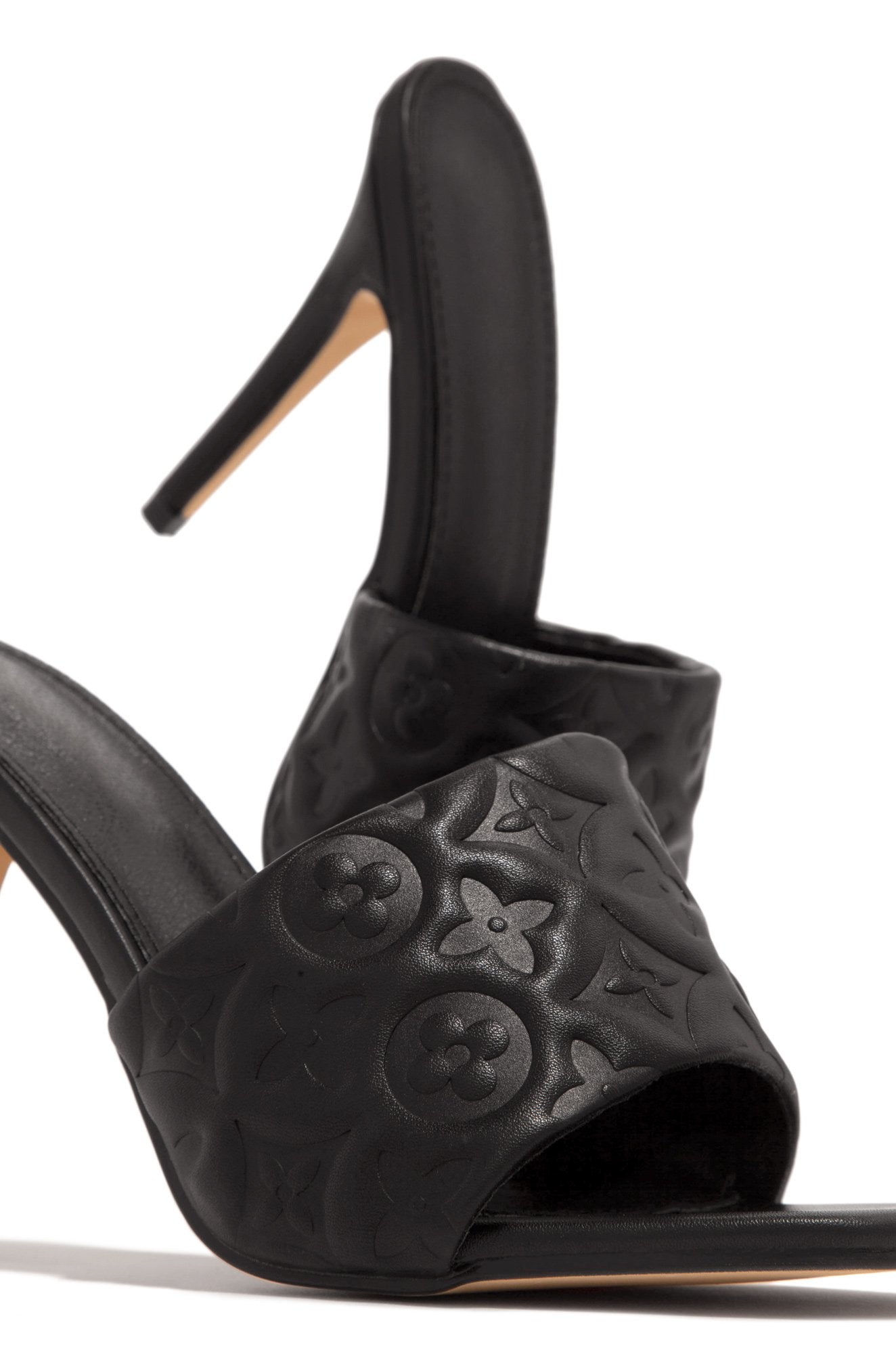 A Vintage Style Heels with Delicate Timeless Details
