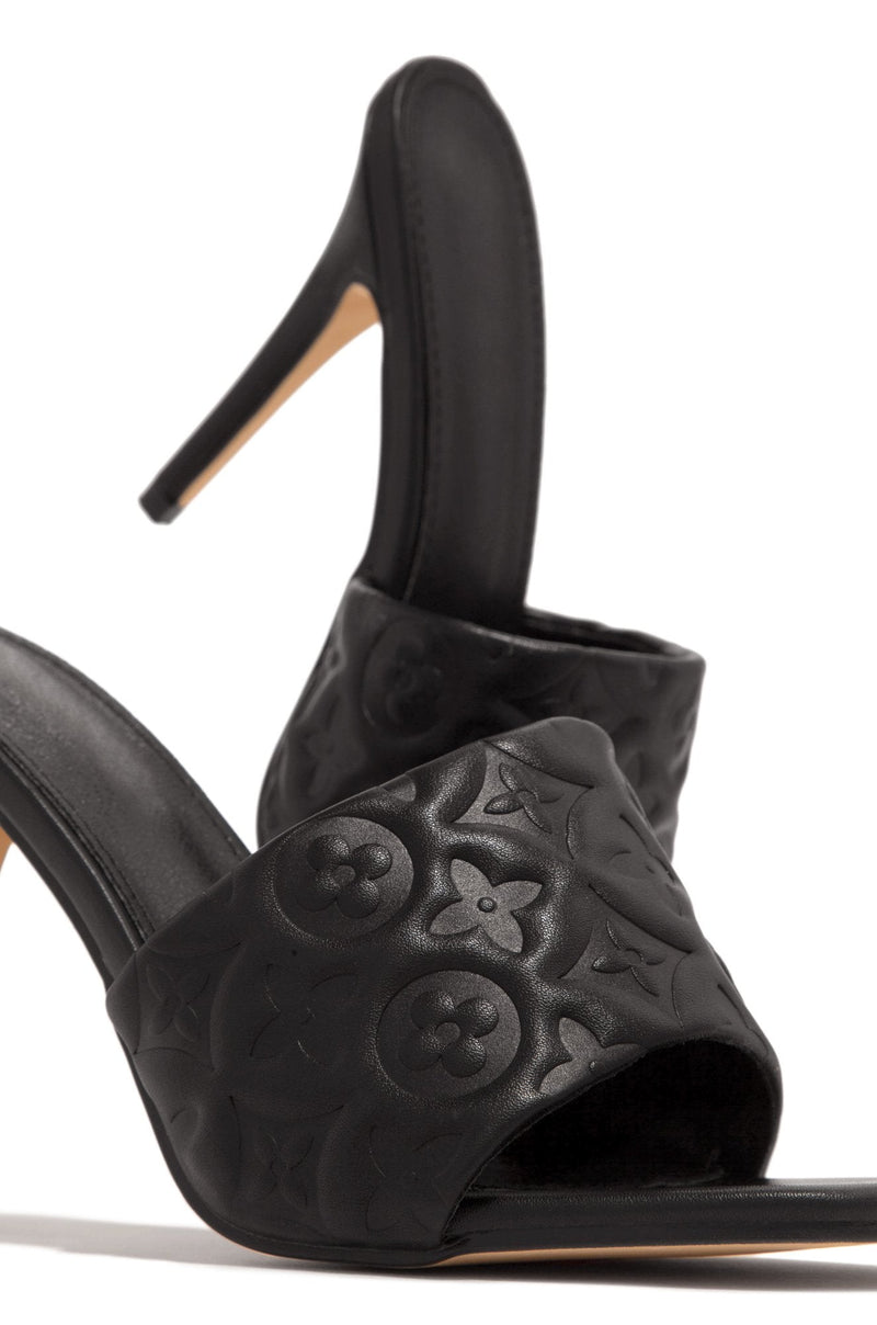 A Vintage Style Heels with Delicate Timeless Details