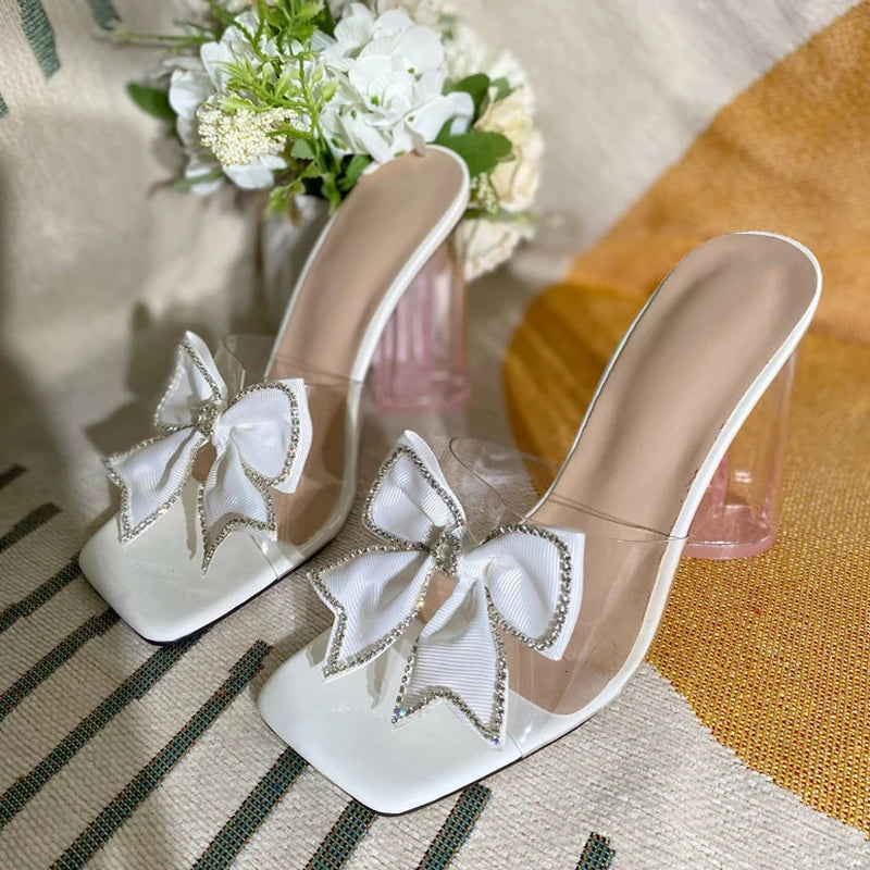 Effortlessly Elegant Sandals with a Timeless Design