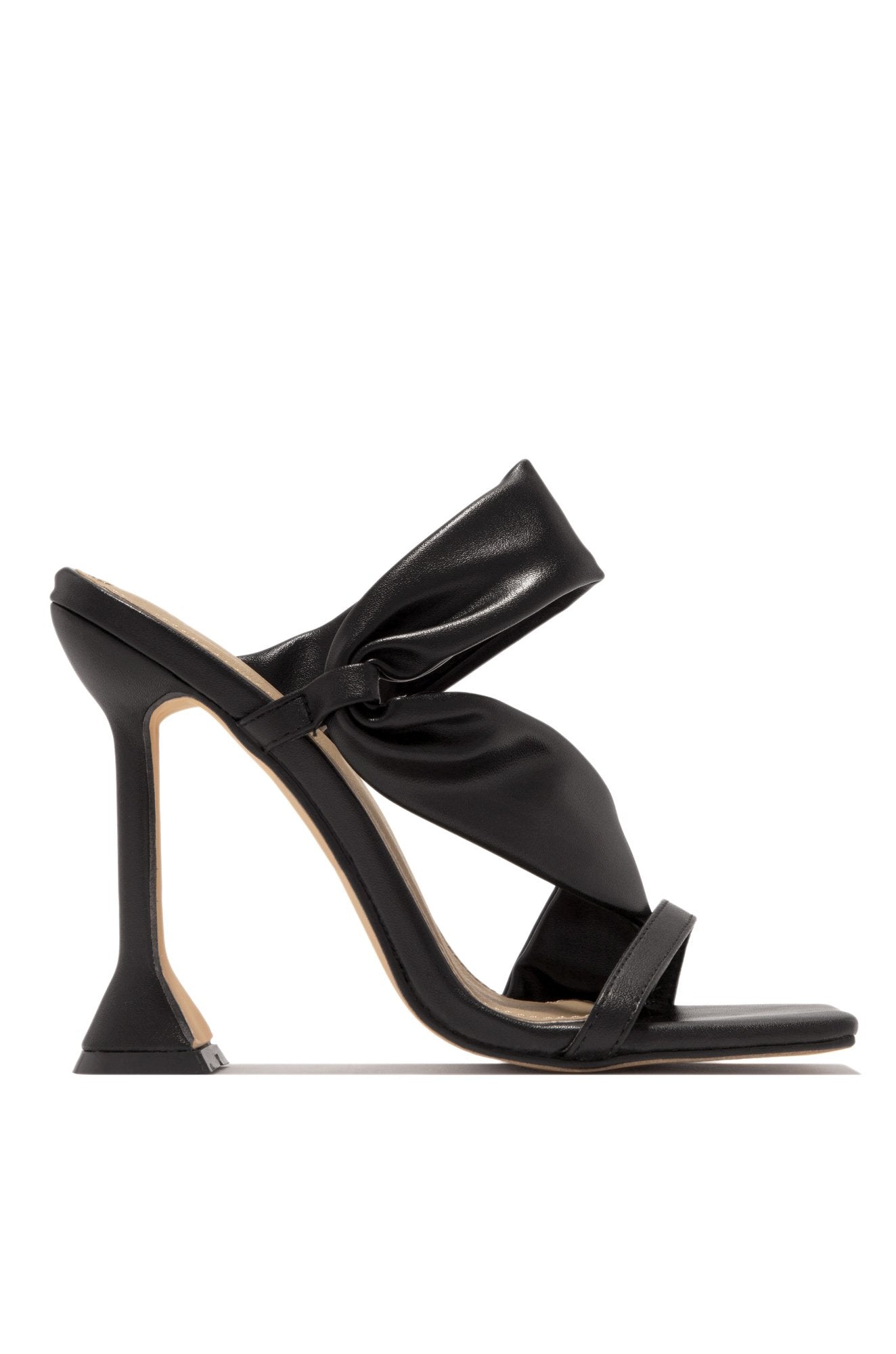A Vintage Style Heels with Delicate Timeless Details