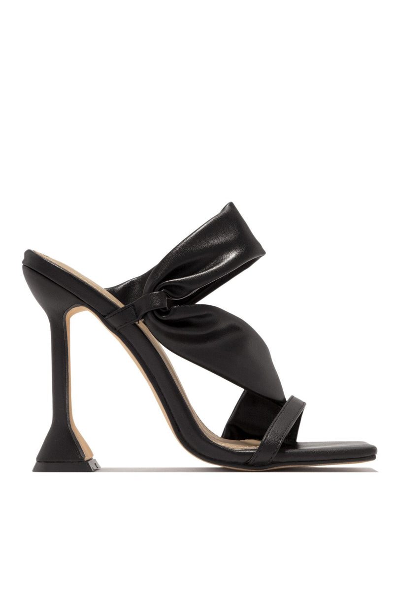 A Vintage Style Heels with Delicate Timeless Details