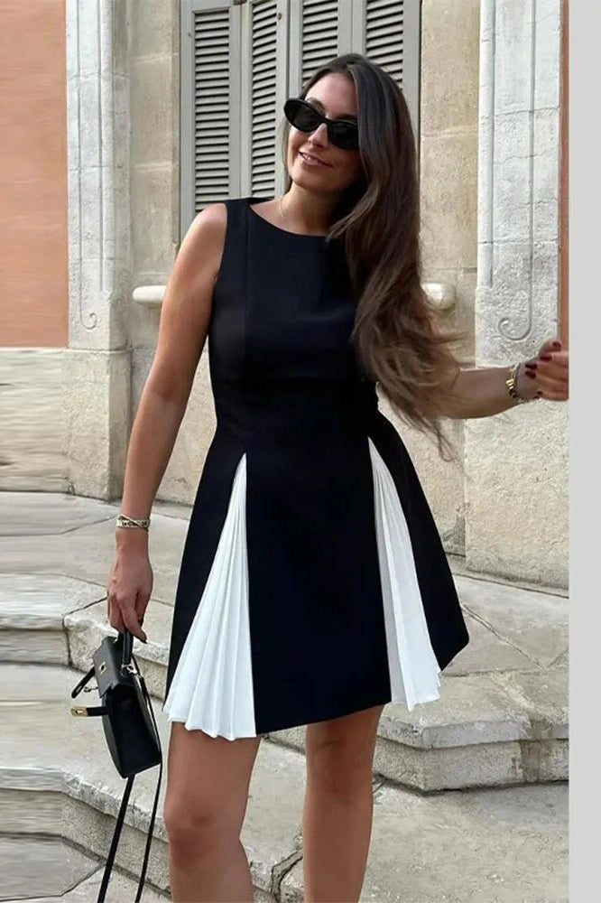 Effortlessly Elegant Dress with a Timeless Design