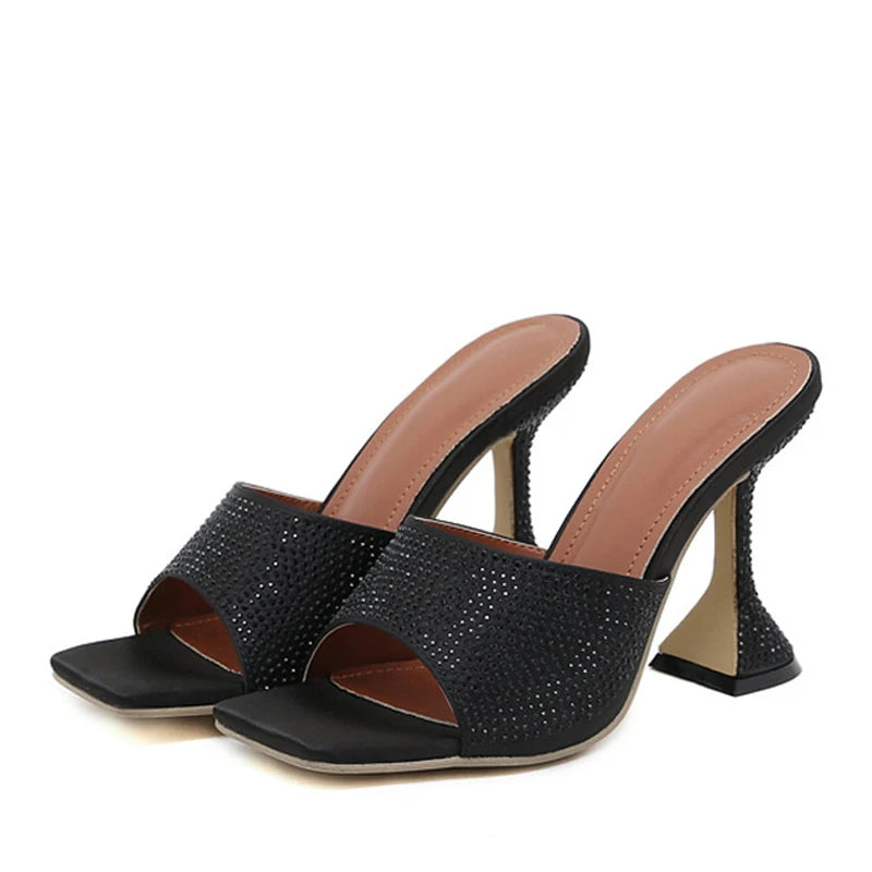 Classic Vintage Heels with a Flattering Fit