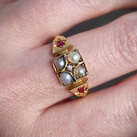 Inlaid Pearl Square Ring