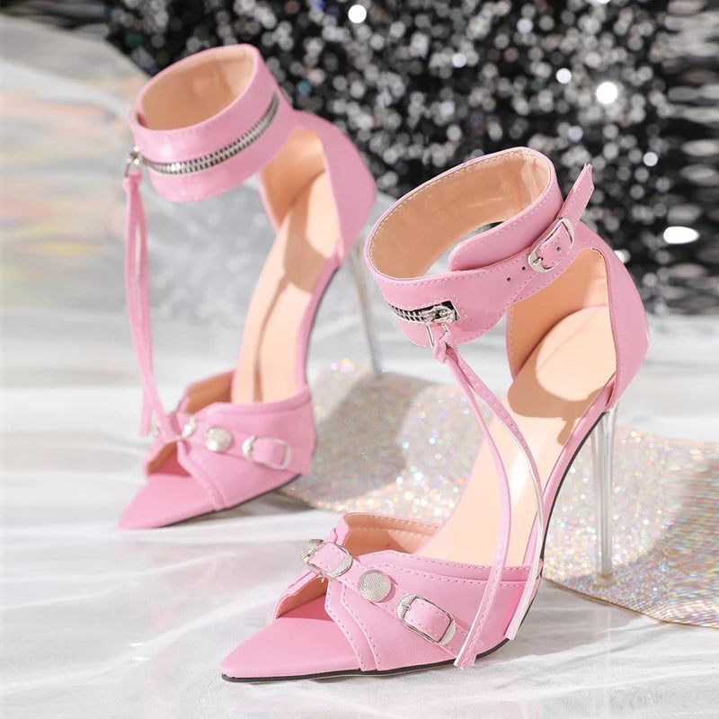 Effortlessly Elegant Sandals with a Timeless Design