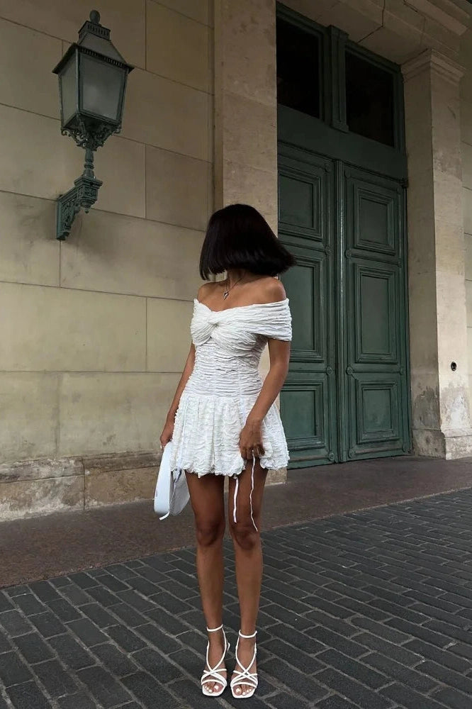 Effortlessly Elegant Dress with a Timeless Design