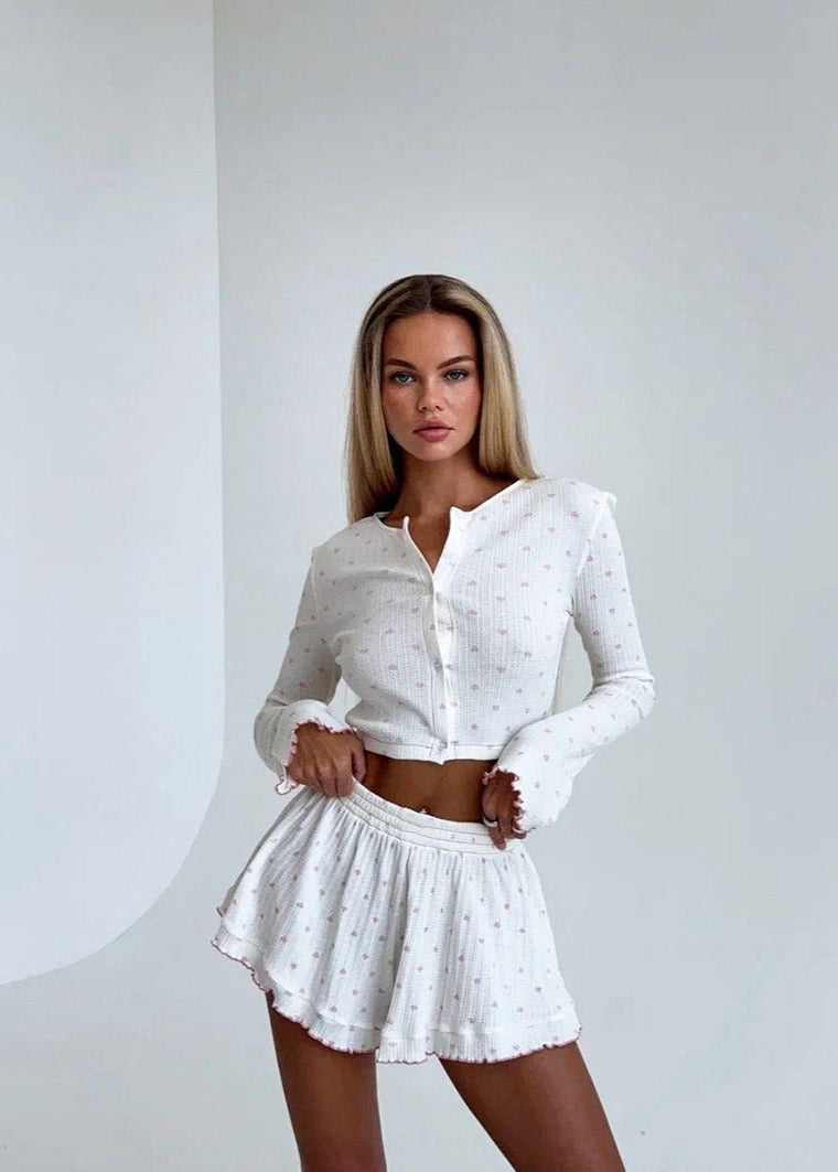 Beautifully Finished Top in a Timeless Design