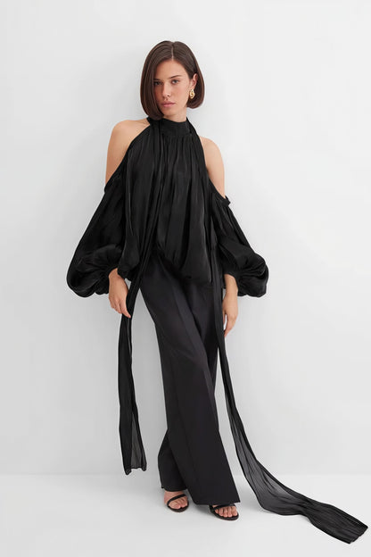 Well Tailored Blouse with a Graceful Silhouette