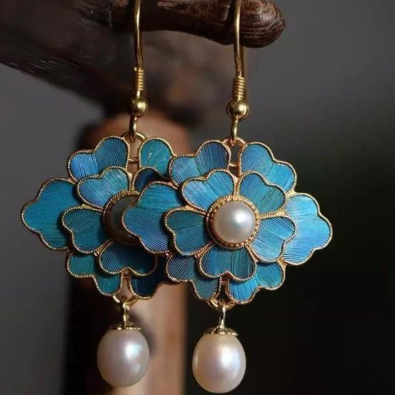 Blue Lotus Pearl Dangling Earrings