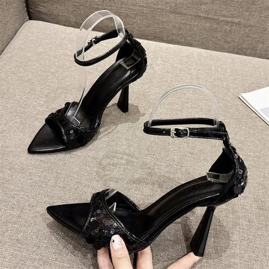 Effortlessly Elegant Heels with a Timeless Design