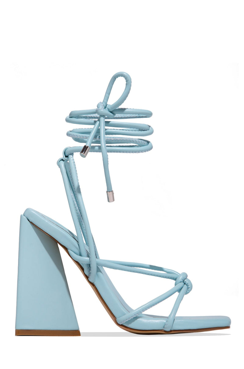 Classic Vintage Heels with a Flattering Fit
