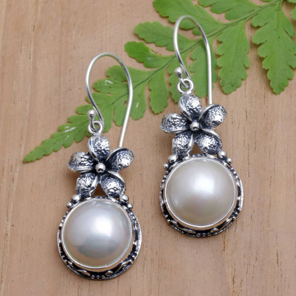 Pearl Flower Dangling Earrings