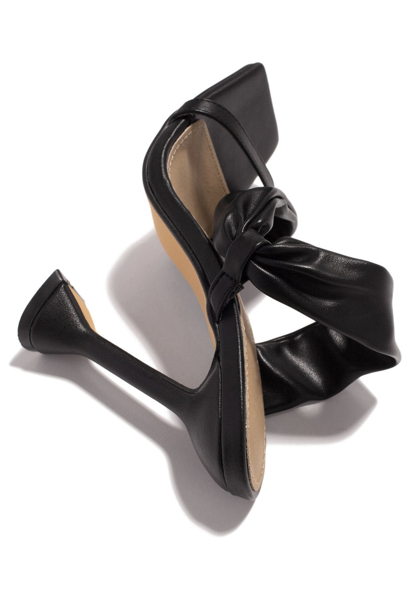 A Vintage Style Heels with Delicate Timeless Details