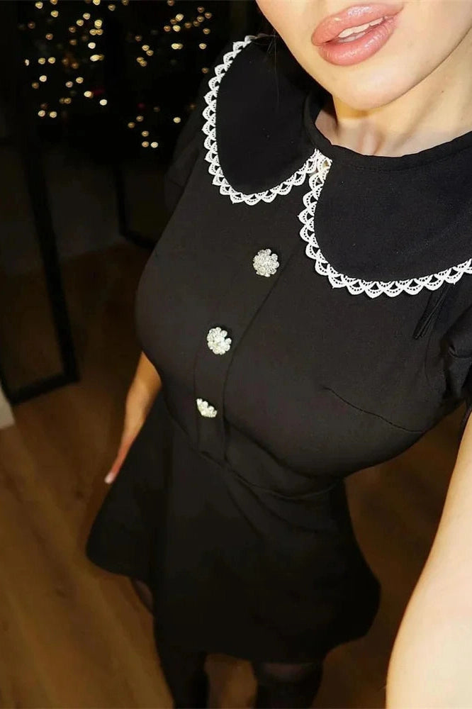 Effortlessly Elegant Dress with a Timeless Design