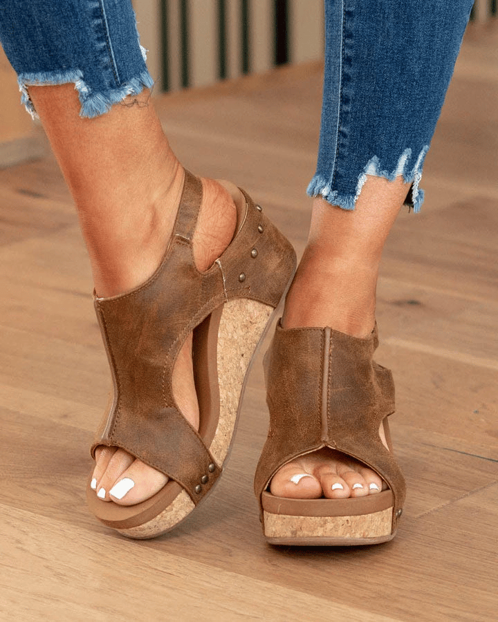Graceful Orthopedic Shoes for Modern Look