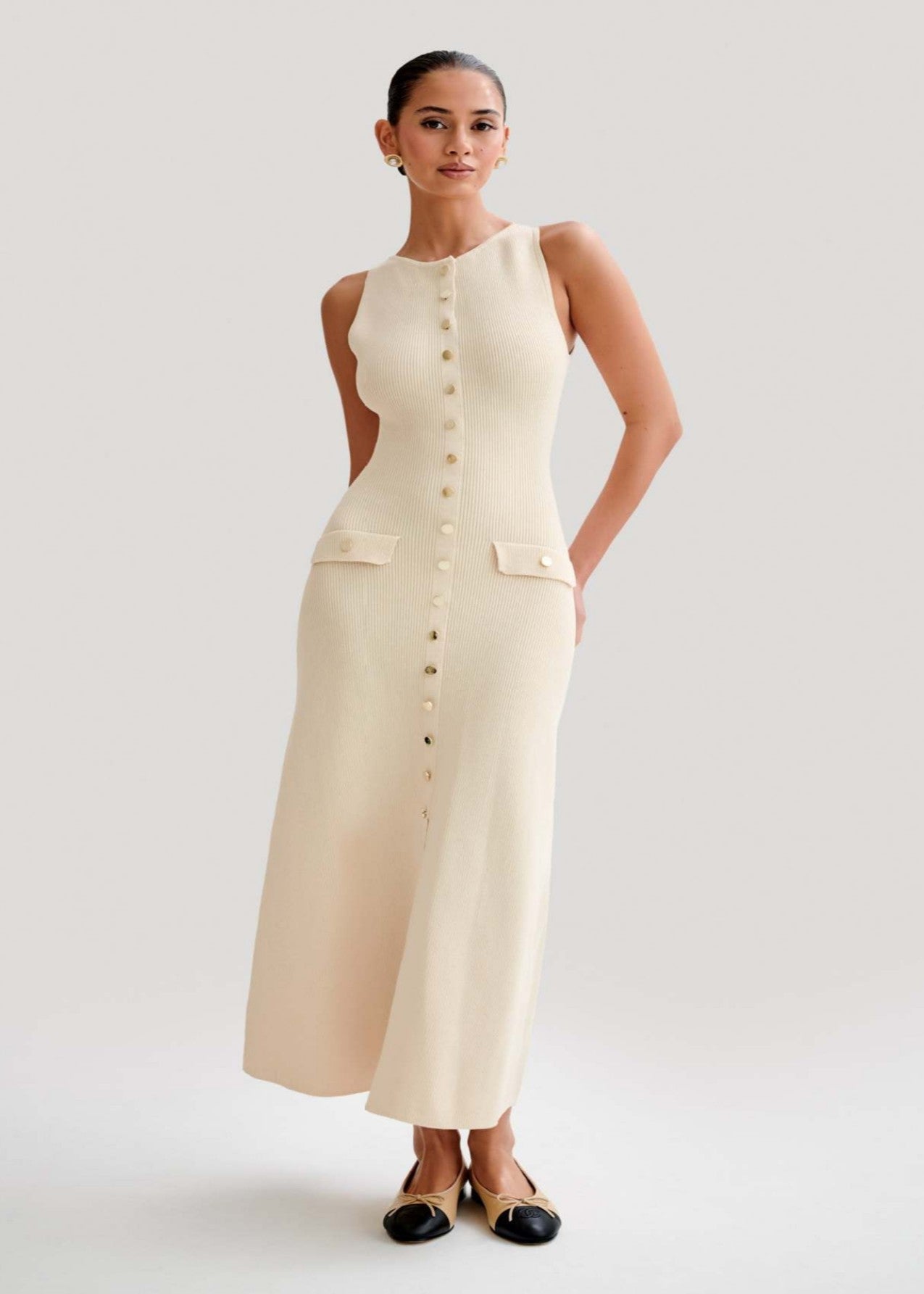Effortlessly Elegant Dress with a Timeless Design