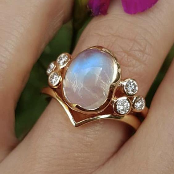 Anillo Piedra Lunar con Circonitas en Oro Vintage