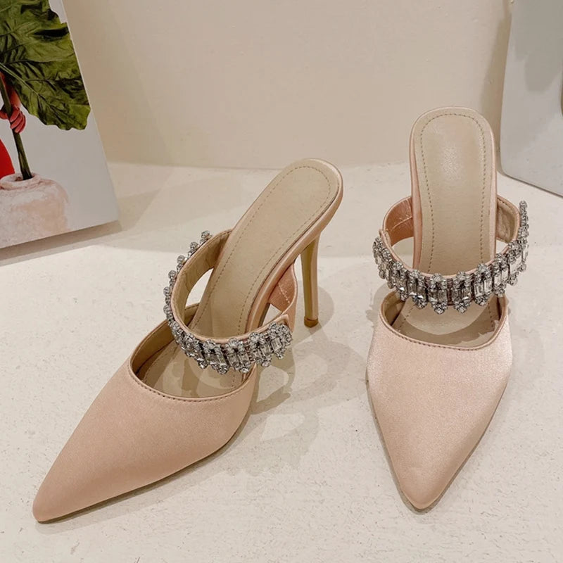 Beautifully Finished Heels in a Timeless Design