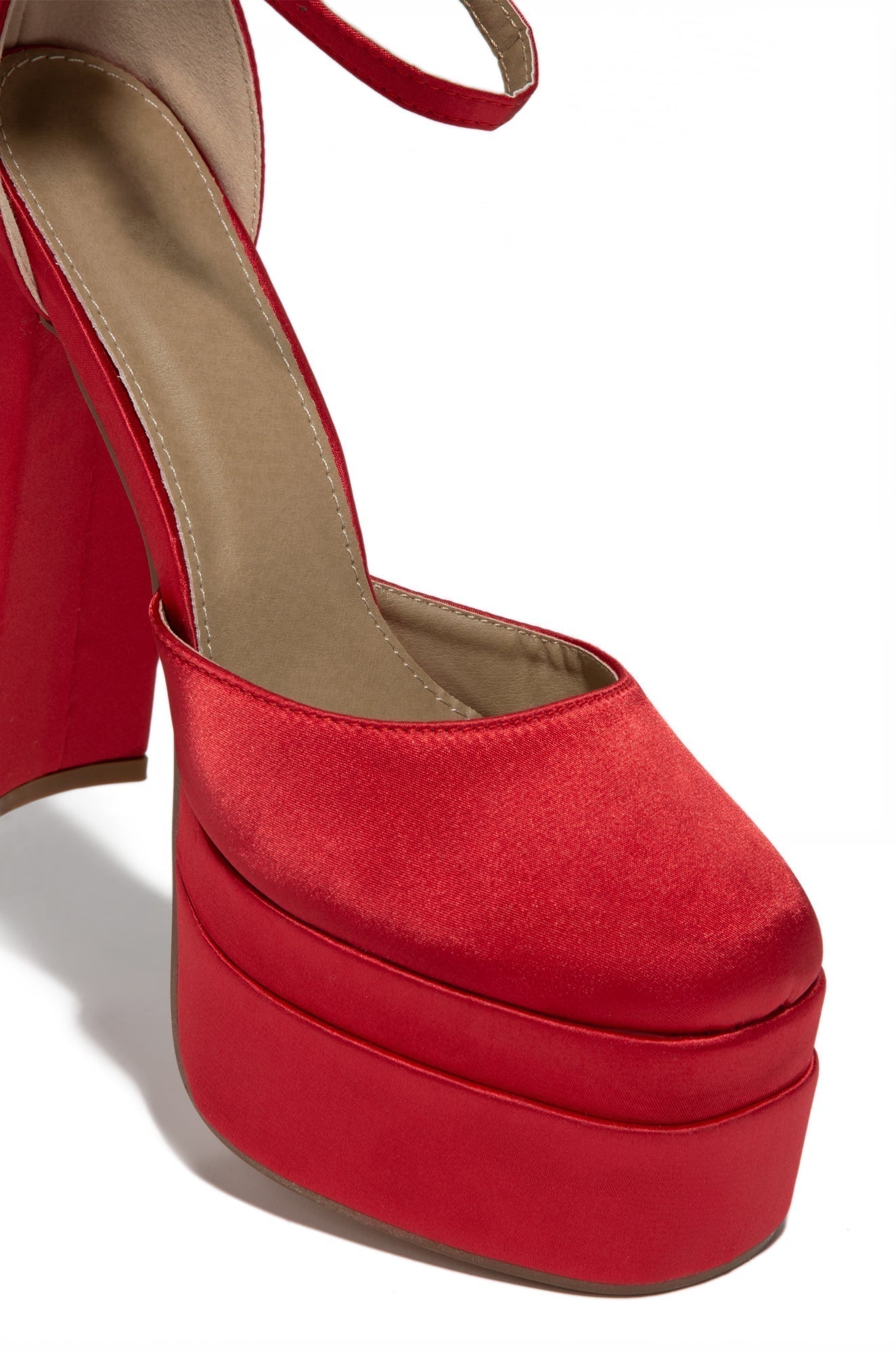Beautifully Finished Heels in a Timeless Design